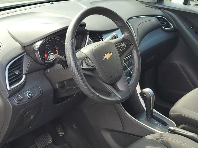 Used 2017 Chevrolet Trax LT FWD image 7