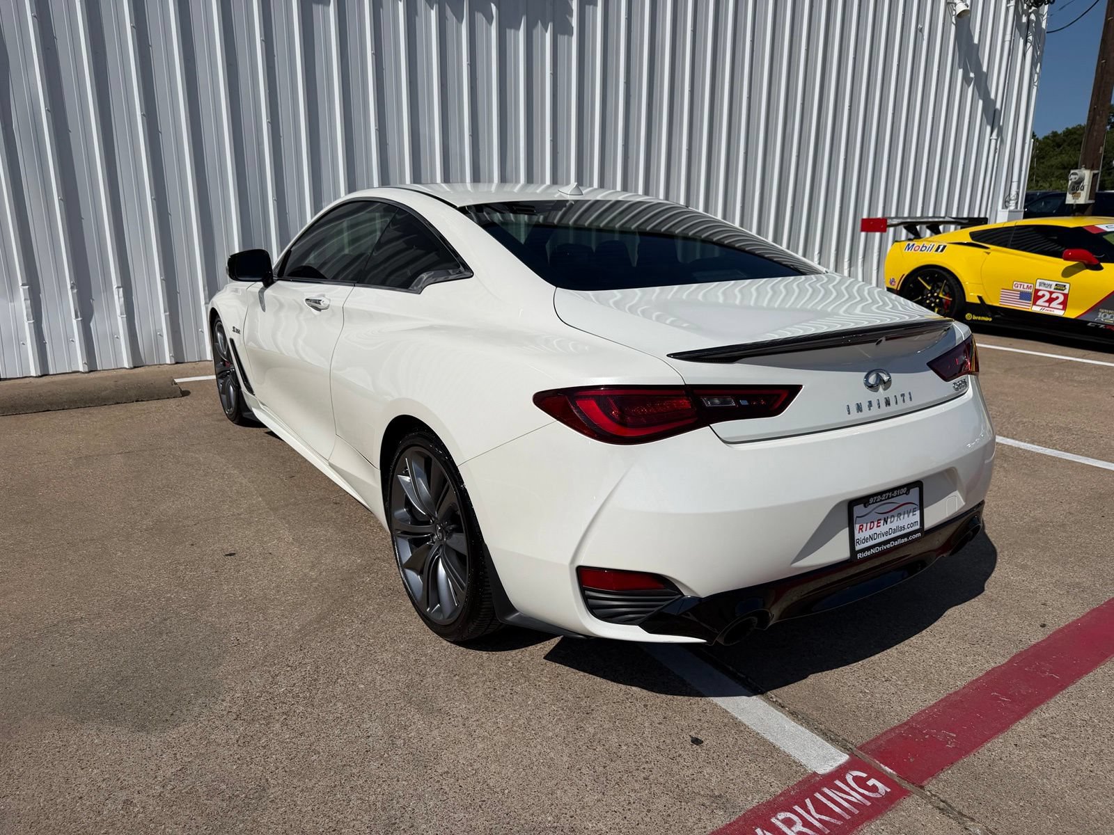 Used 2019 INFINITI Q60 Red Sport 400 w/ Carbon Fiber Package RWD image 4