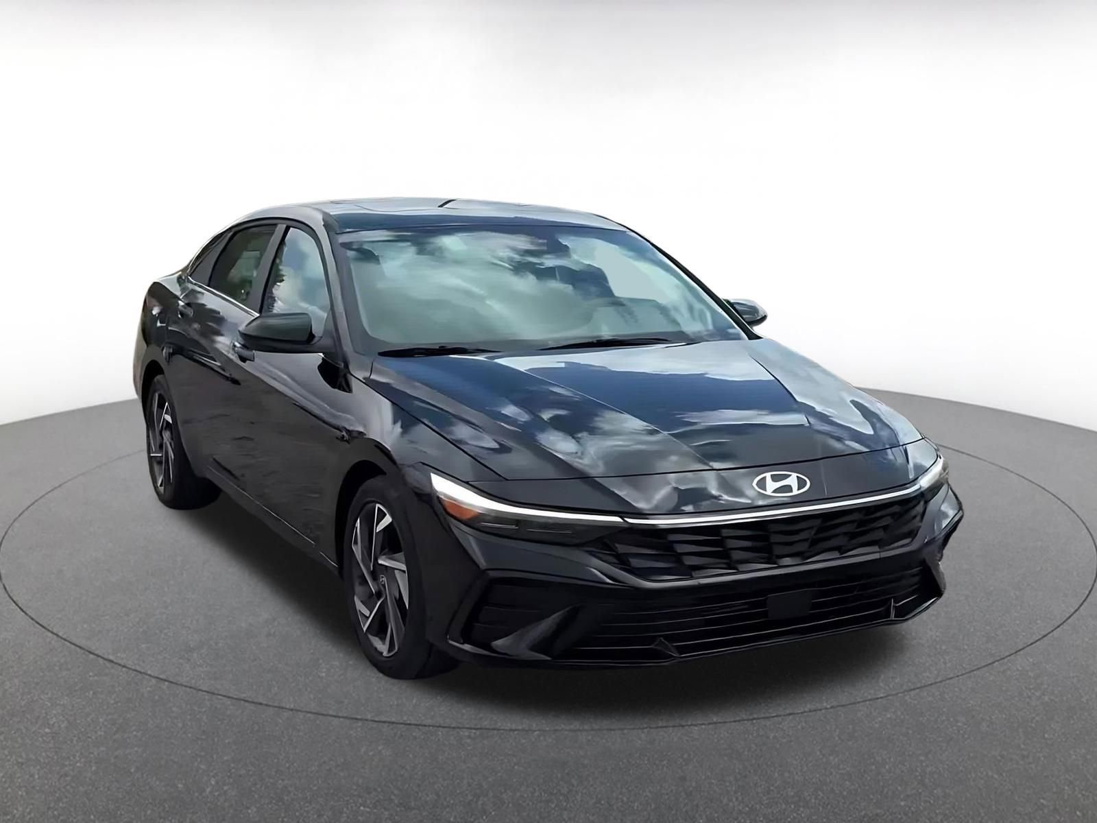 Used 2025 Hyundai Elantra SEL FWD image 3