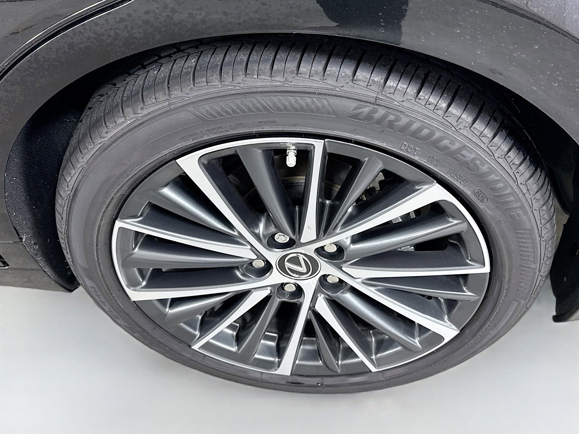 Used 2025 Lexus ES 300h w/ Premium Package image 30