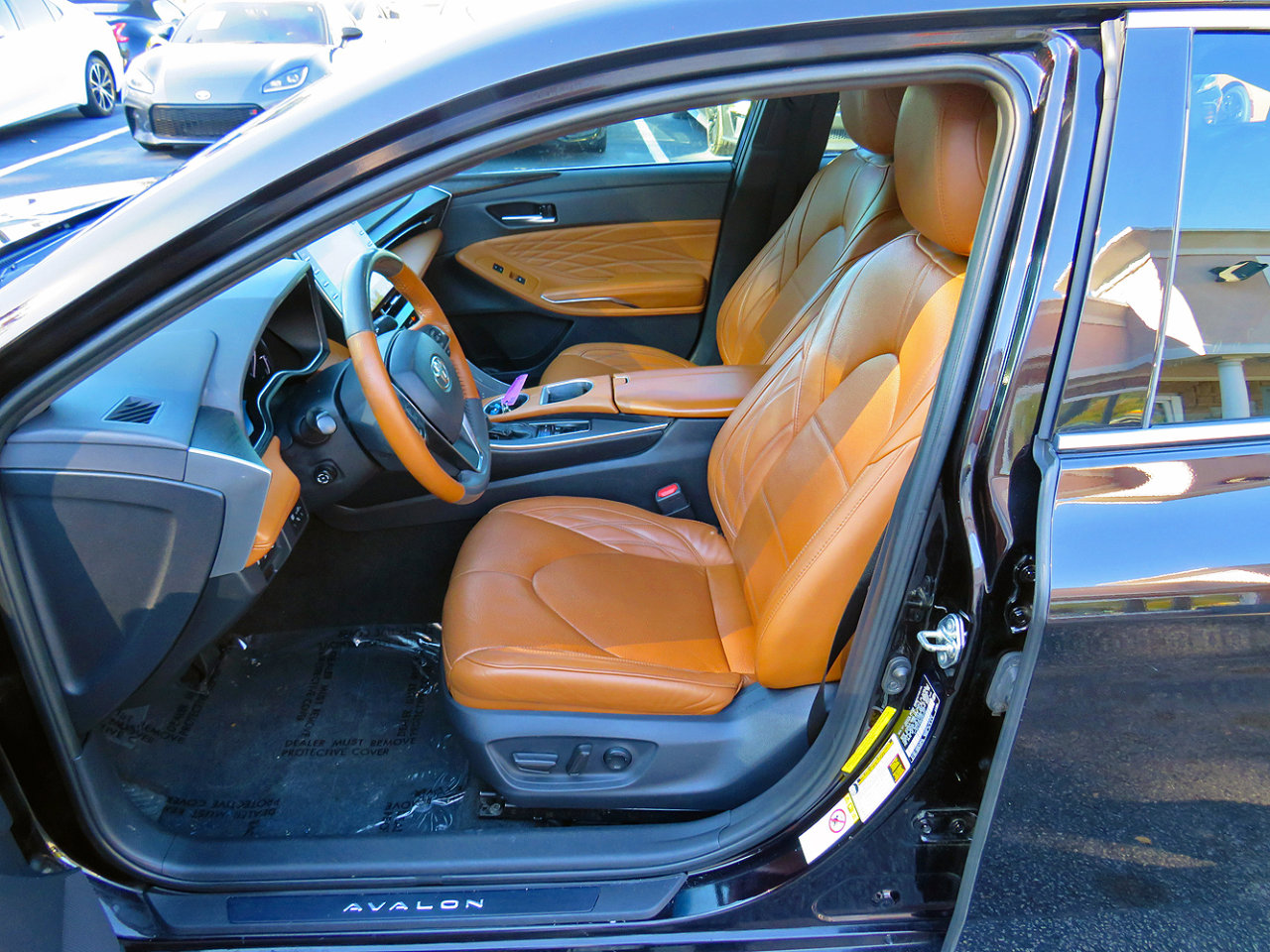 Used 2019 Toyota Avalon Limited image 11