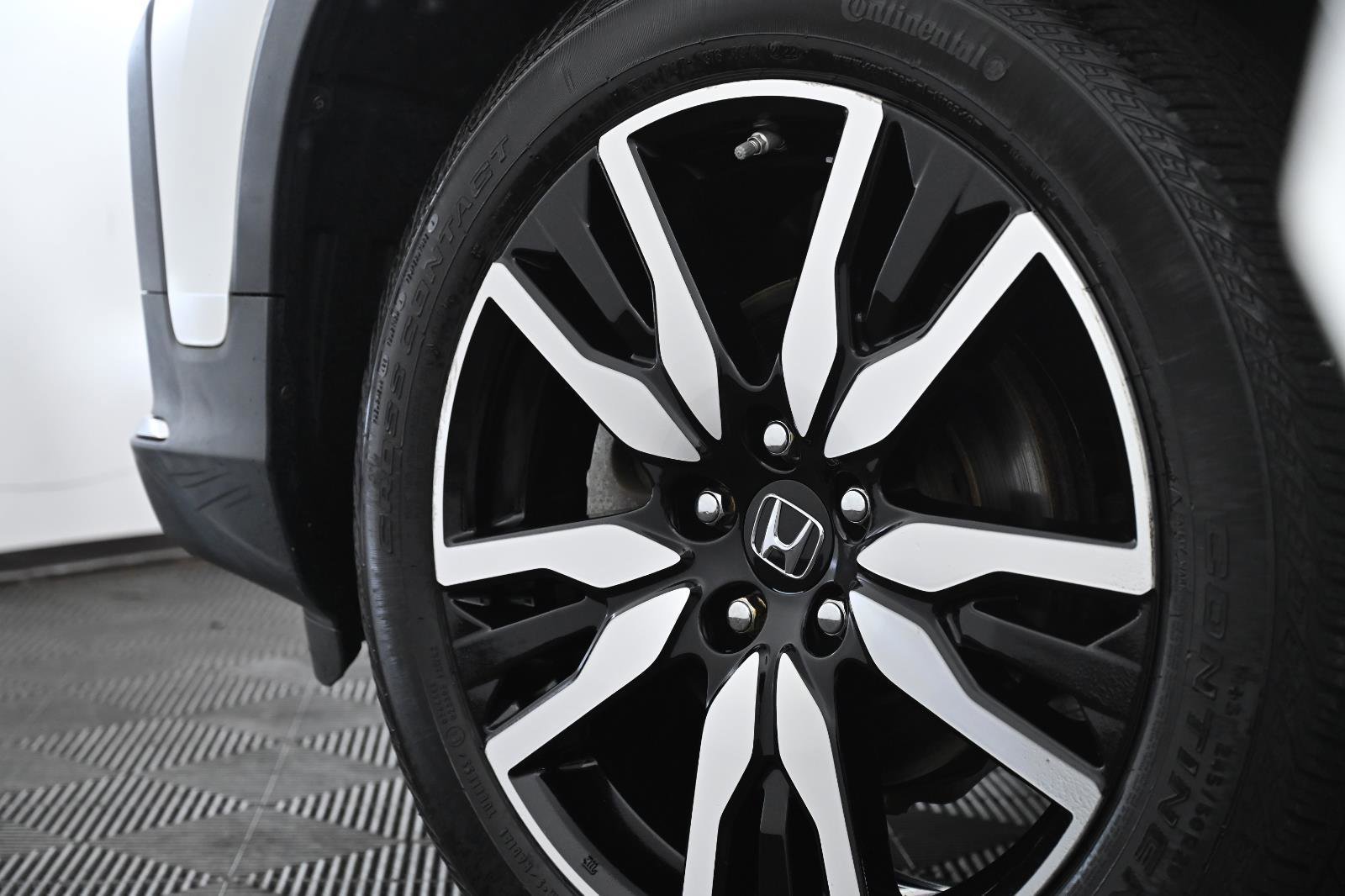 Used 2020 Honda Pilot Touring image 39