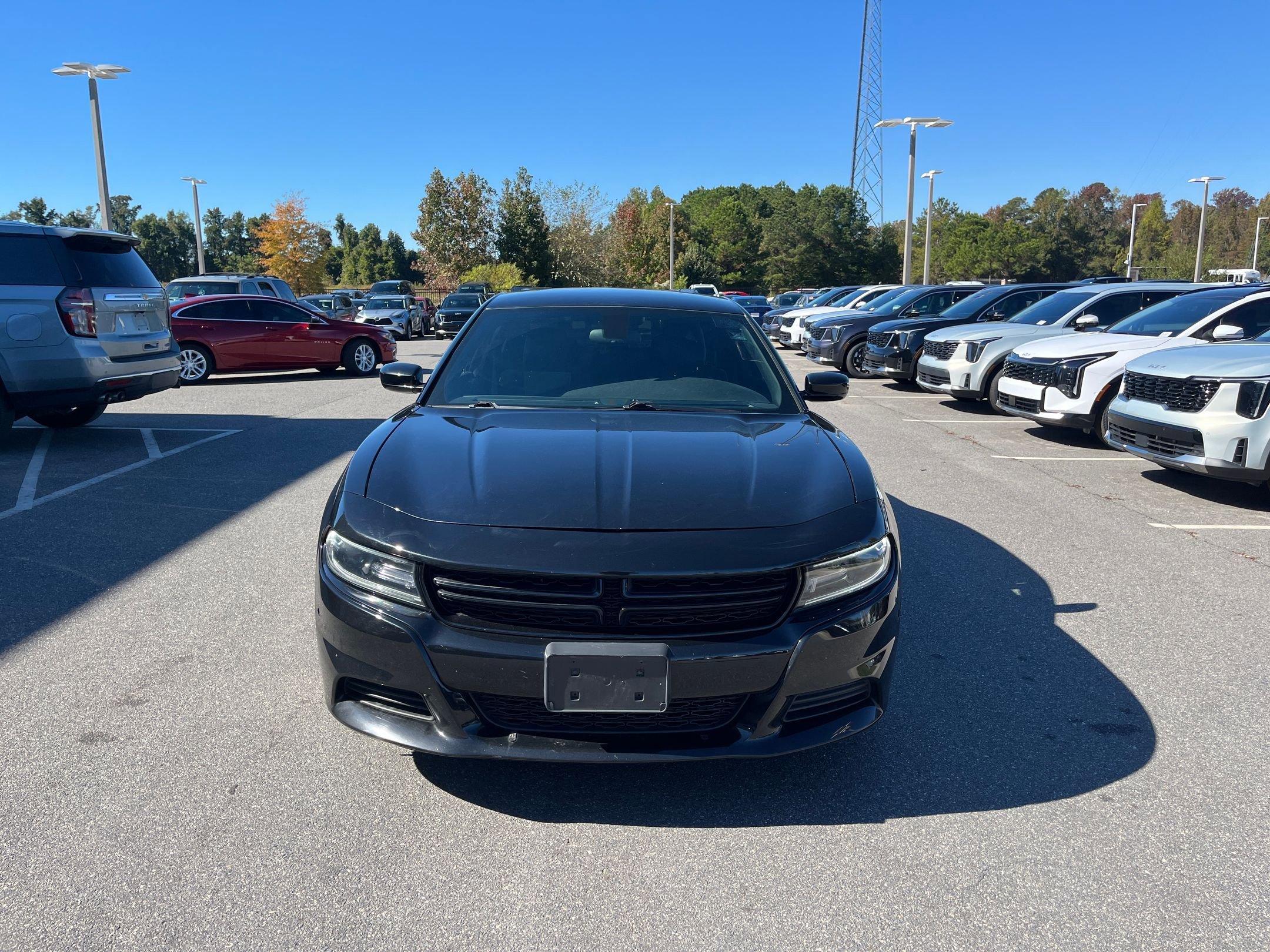 Used 2019 Dodge Charger SXT image 2