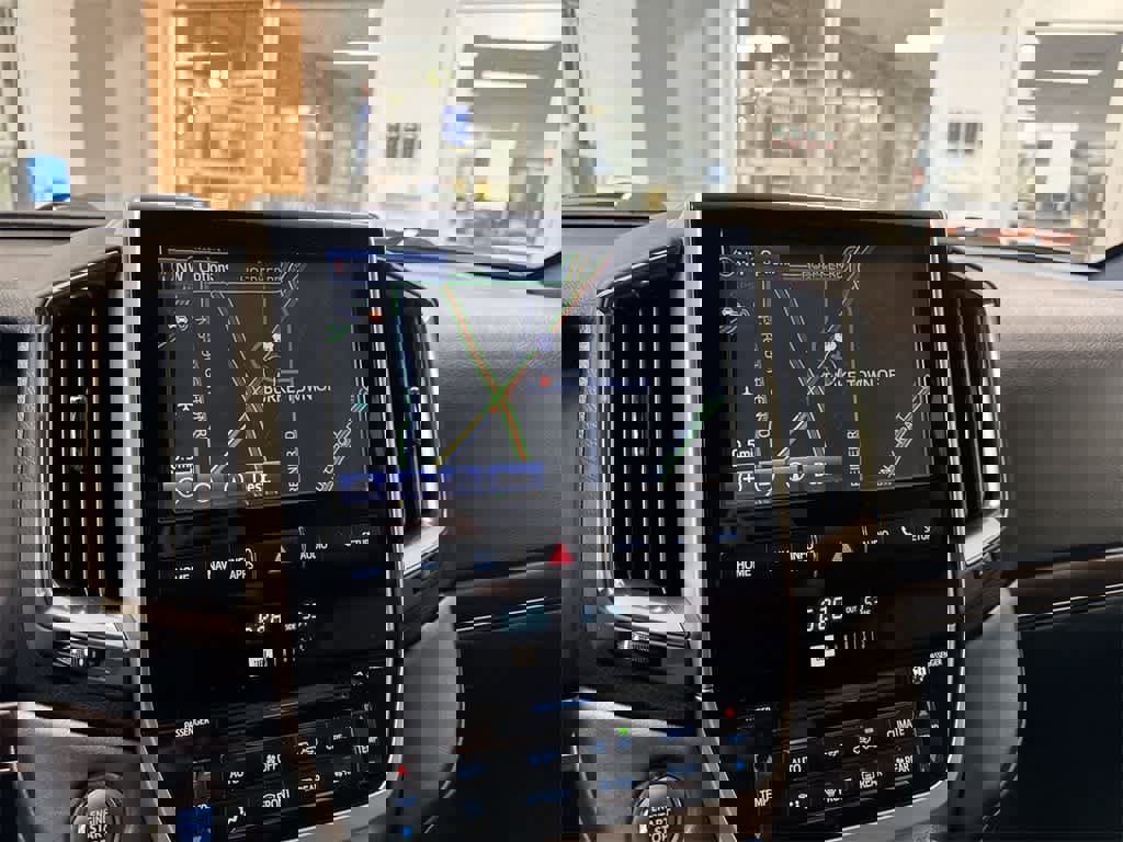 Used 2016 Toyota Land Cruiser image 31