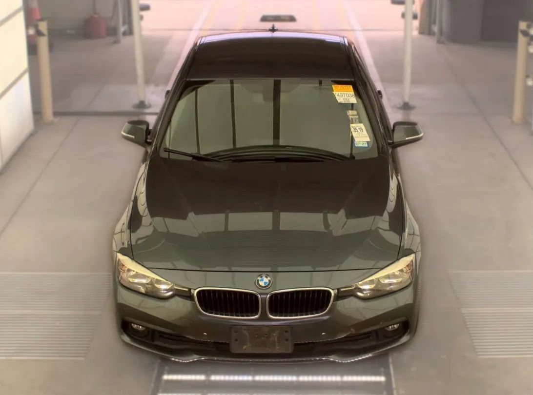 Used 2016 BMW 320i Sedan RWD image 6