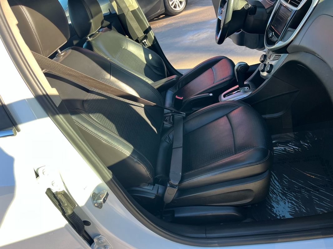 Used 2019 Chevrolet Sonic Premier FWD image 18