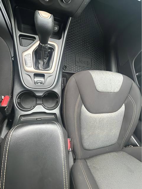 Used 2016 Jeep Cherokee Sport FWD image 17