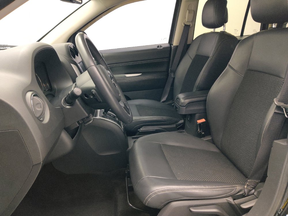 Used 2014 Jeep Compass Latitude w/ Sun/Sound Group AWD/4WD image 17