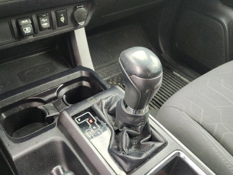 Used 2018 Toyota Tacoma TRD Sport AWD/4WD image 18