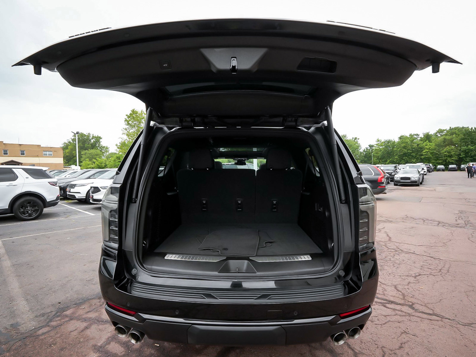 Used 2026 Chevrolet Suburban RST w/ RST Capability Package AWD/4WD image 52