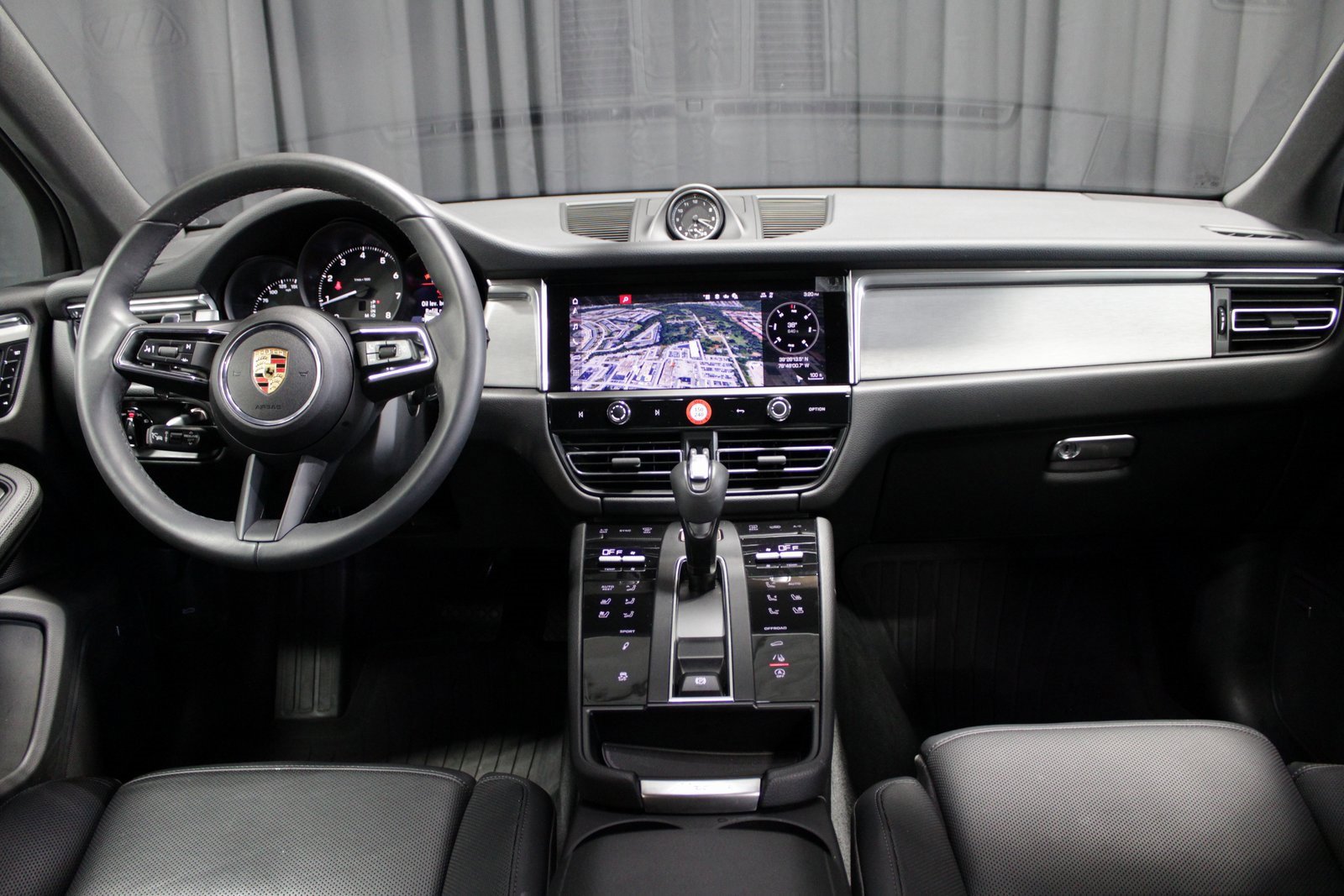 Certified 2025 Porsche Macan image 23