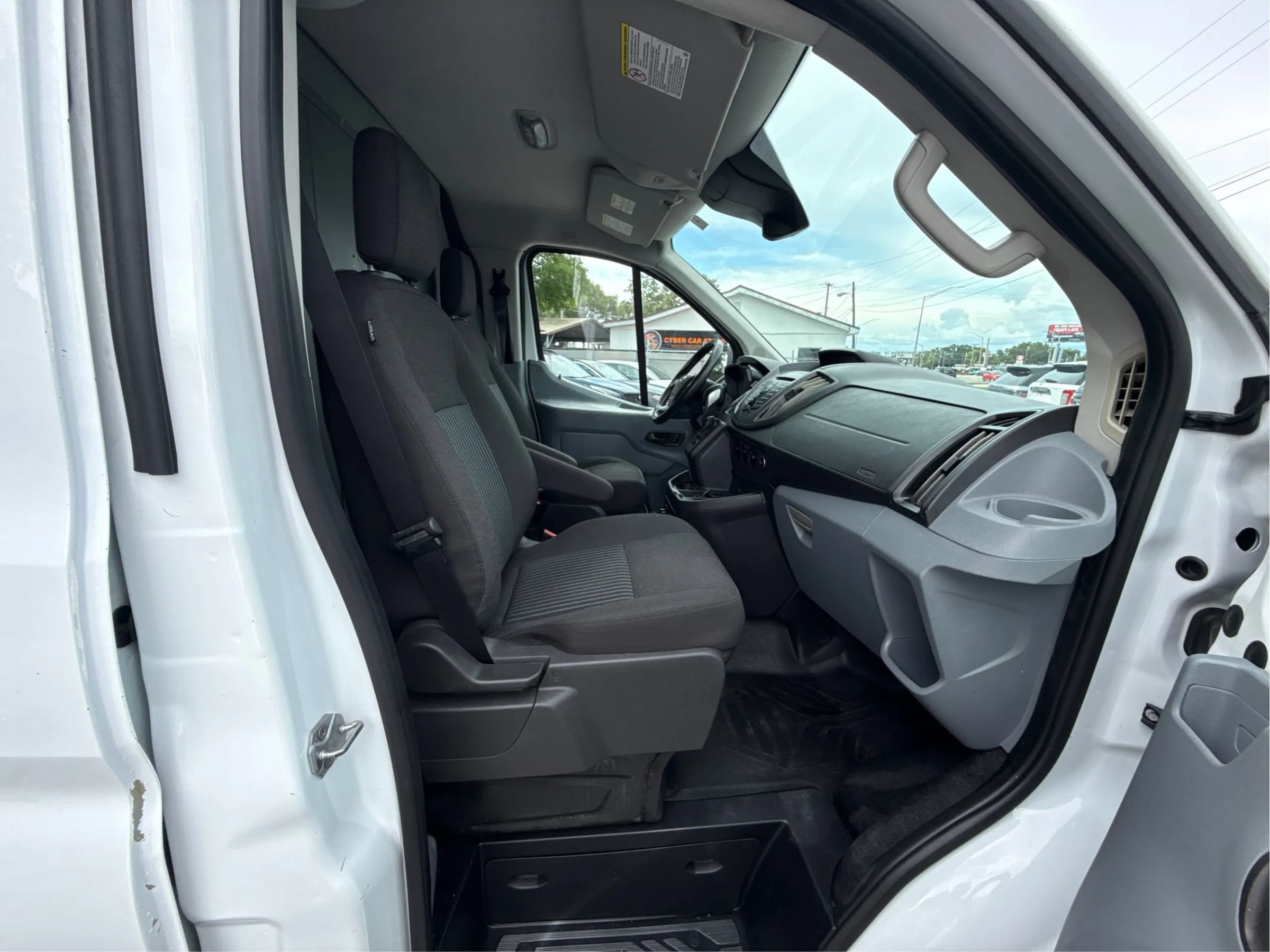 Used 2017 Ford Transit 250 130 Low Roof RWD image 20