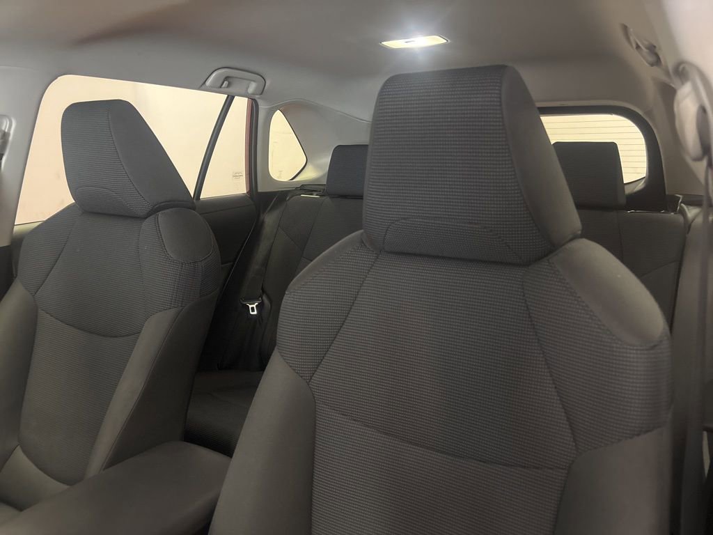 Used 2022 Toyota RAV4 LE image 15