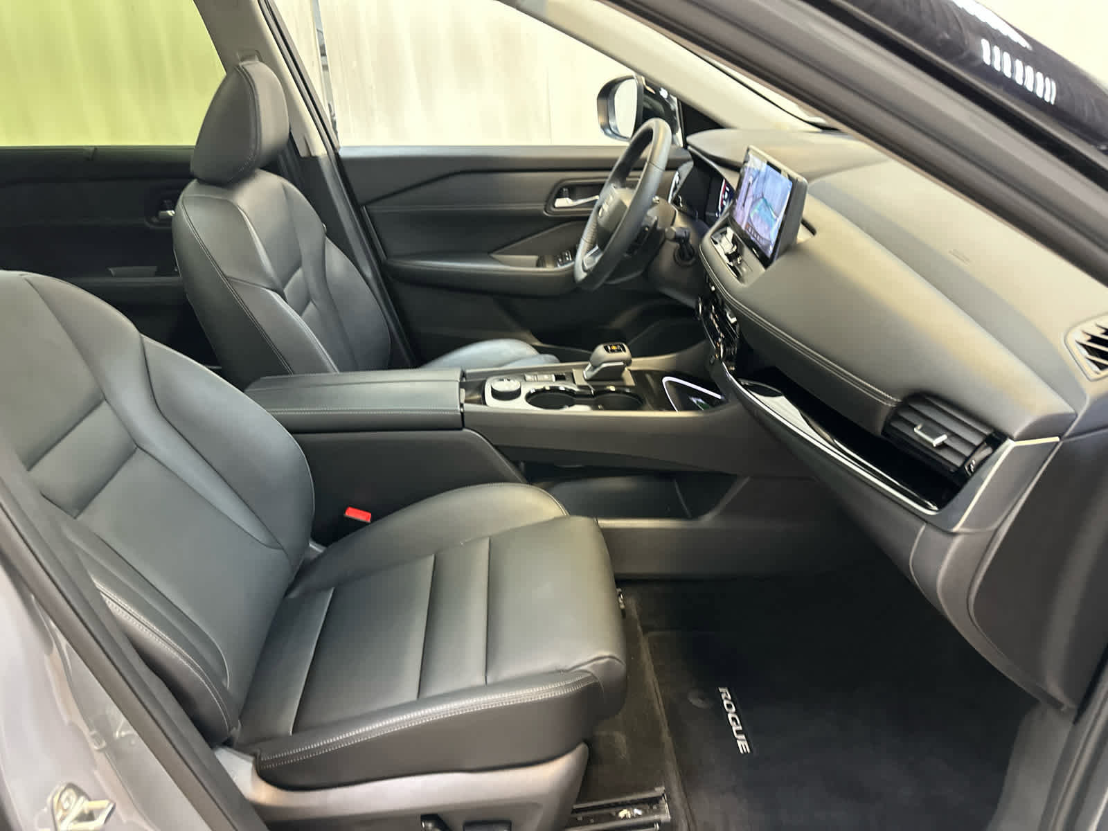 Certified 2025 Nissan Rogue SL w/ Tech Package image 14