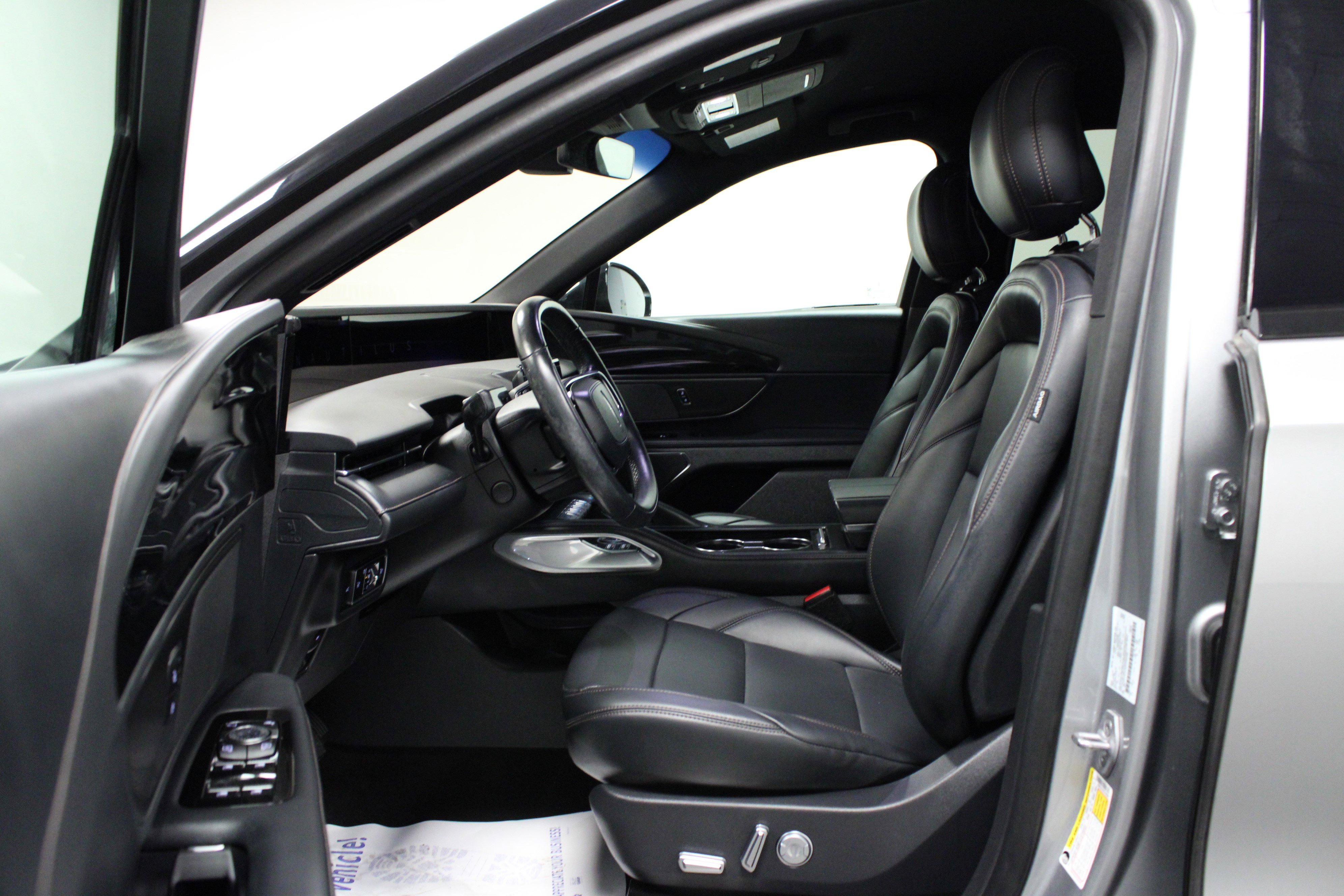 Used 2024 Lincoln Nautilus Premier w/ Jet Appearance Package AWD/4WD image 12