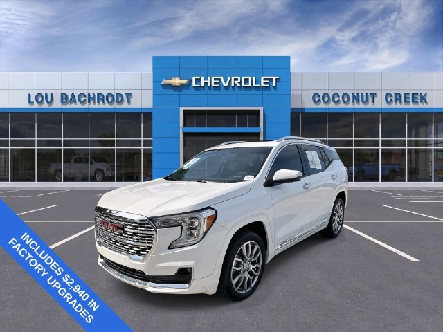 Used 2024 GMC Terrain Denali w/ Denali Premium Package AWD/4WD image 4