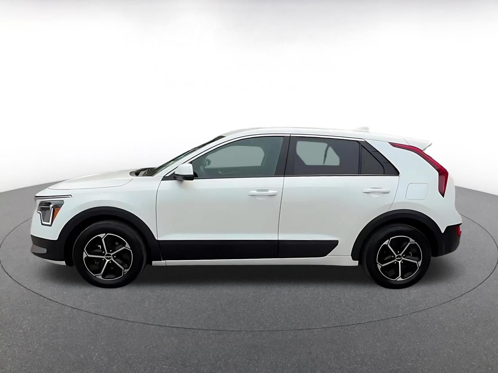 Used 2026 Kia Niro LX FWD image 9