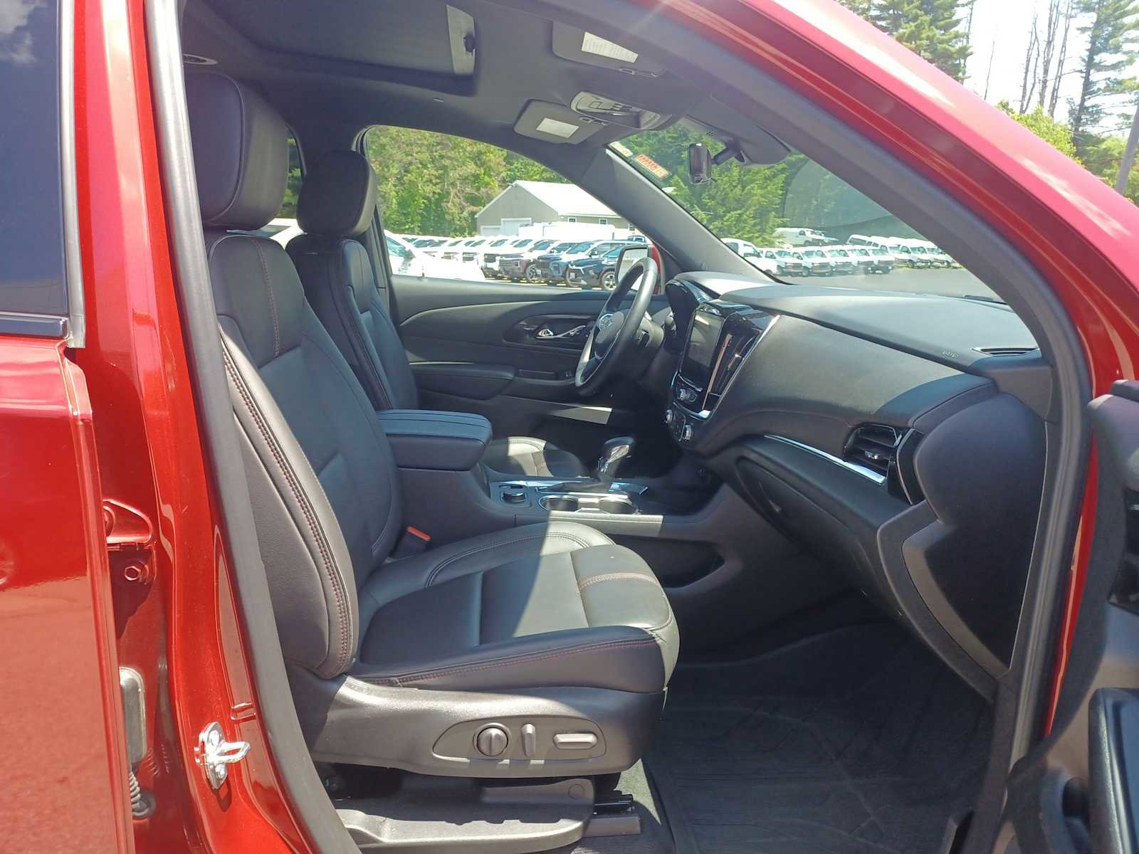 Used 2023 Chevrolet Traverse RS image 42