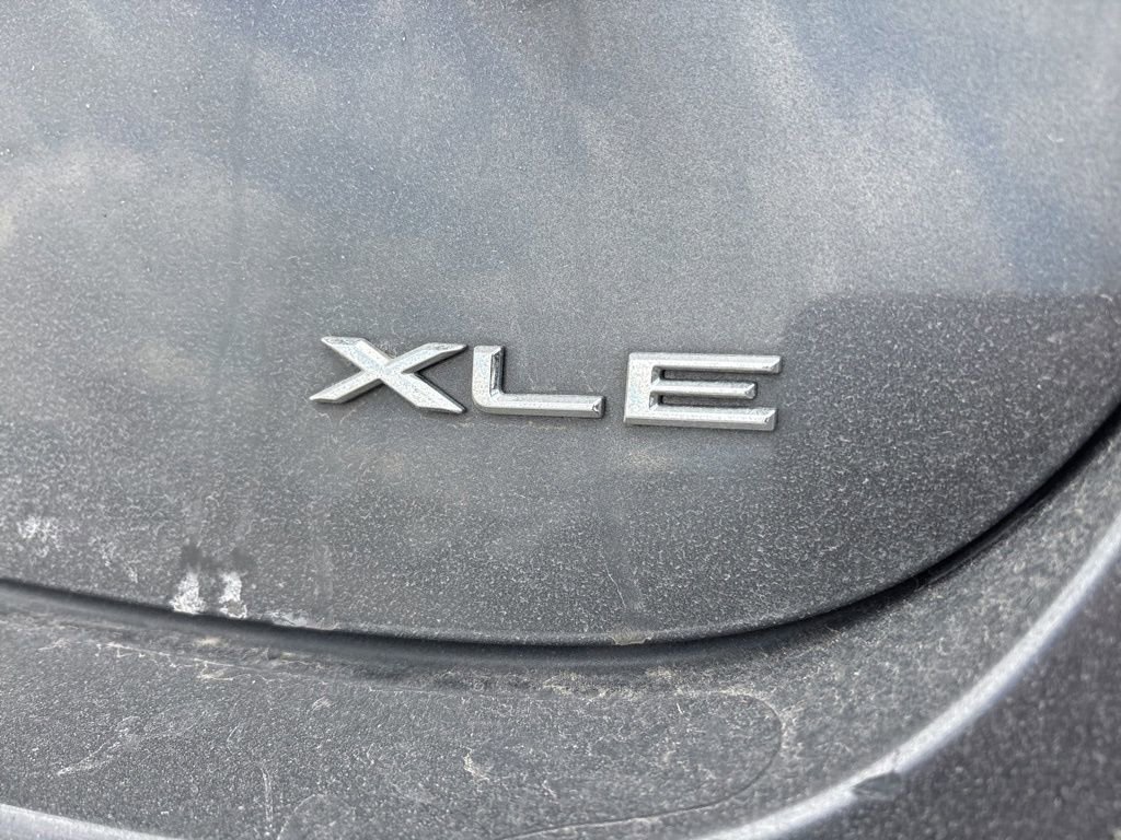 Used 2018 Toyota Avalon XLE w/ All Weather Liner Package image 4