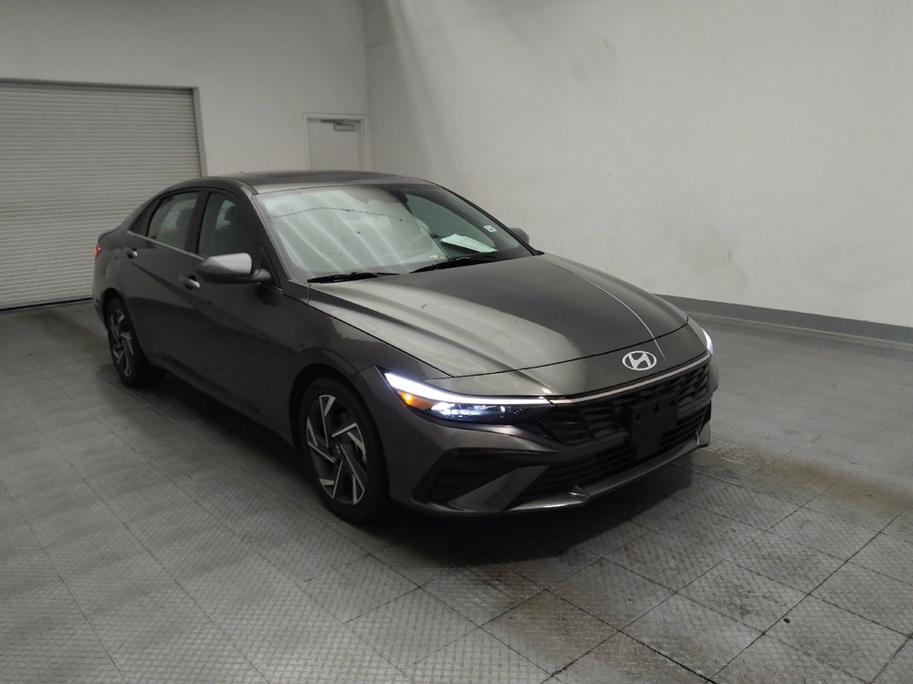 Used 2025 Hyundai Elantra SEL FWD image 13