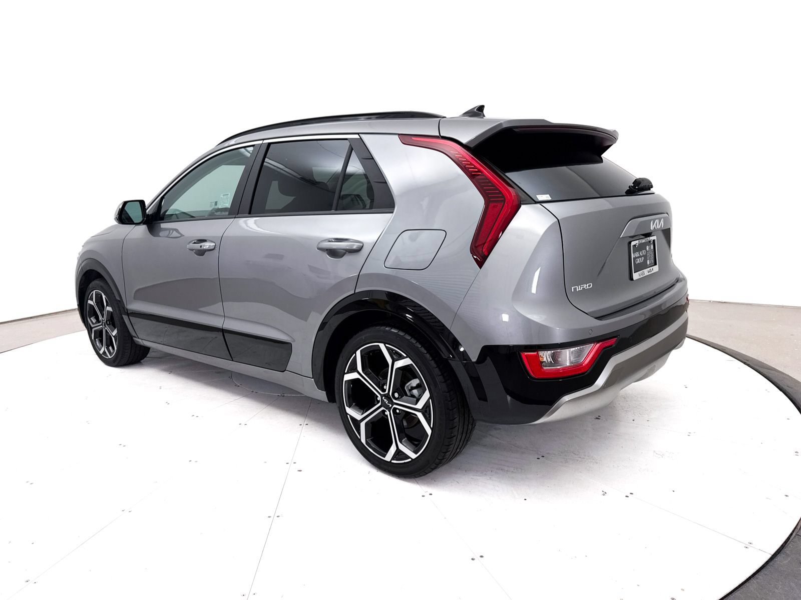 Used 2024 Kia Niro EX Touring FWD image 17