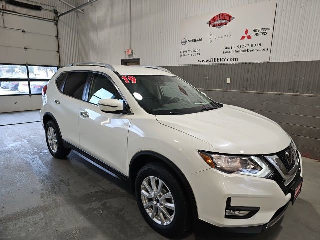 Used 2019 Nissan Rogue SV image 1