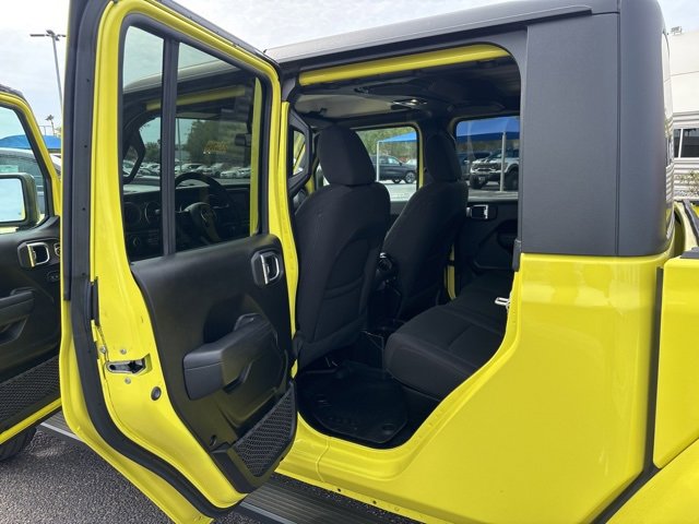 Used 2023 Jeep Gladiator Willys image 11
