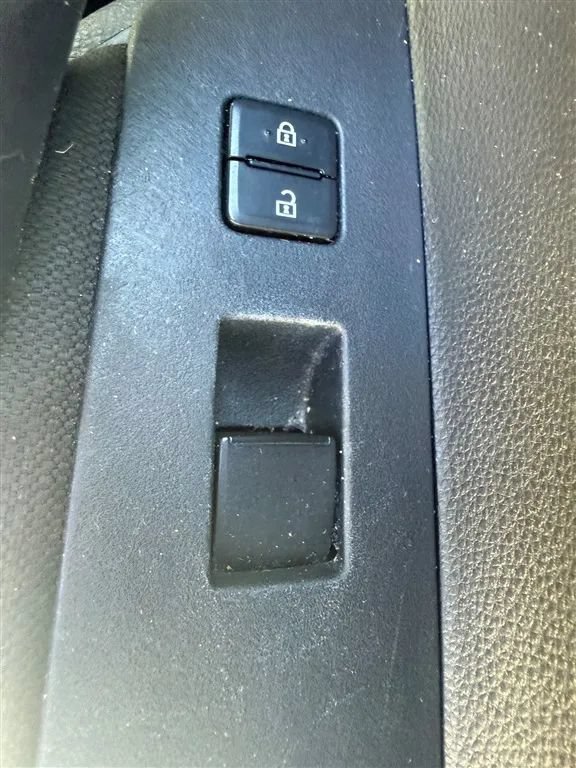 Used 2022 Toyota Corolla LE FWD image 27