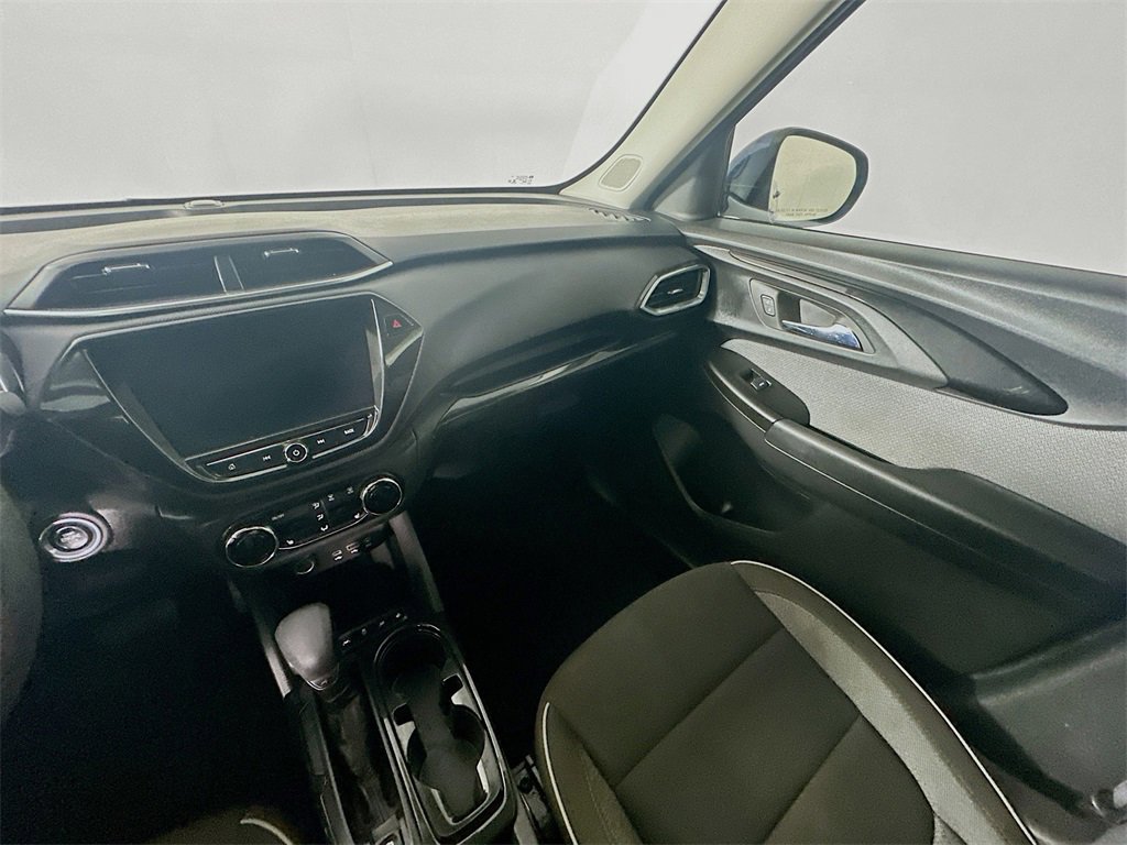 Used 2023 Chevrolet TrailBlazer LT w/ Convenience Package image 11