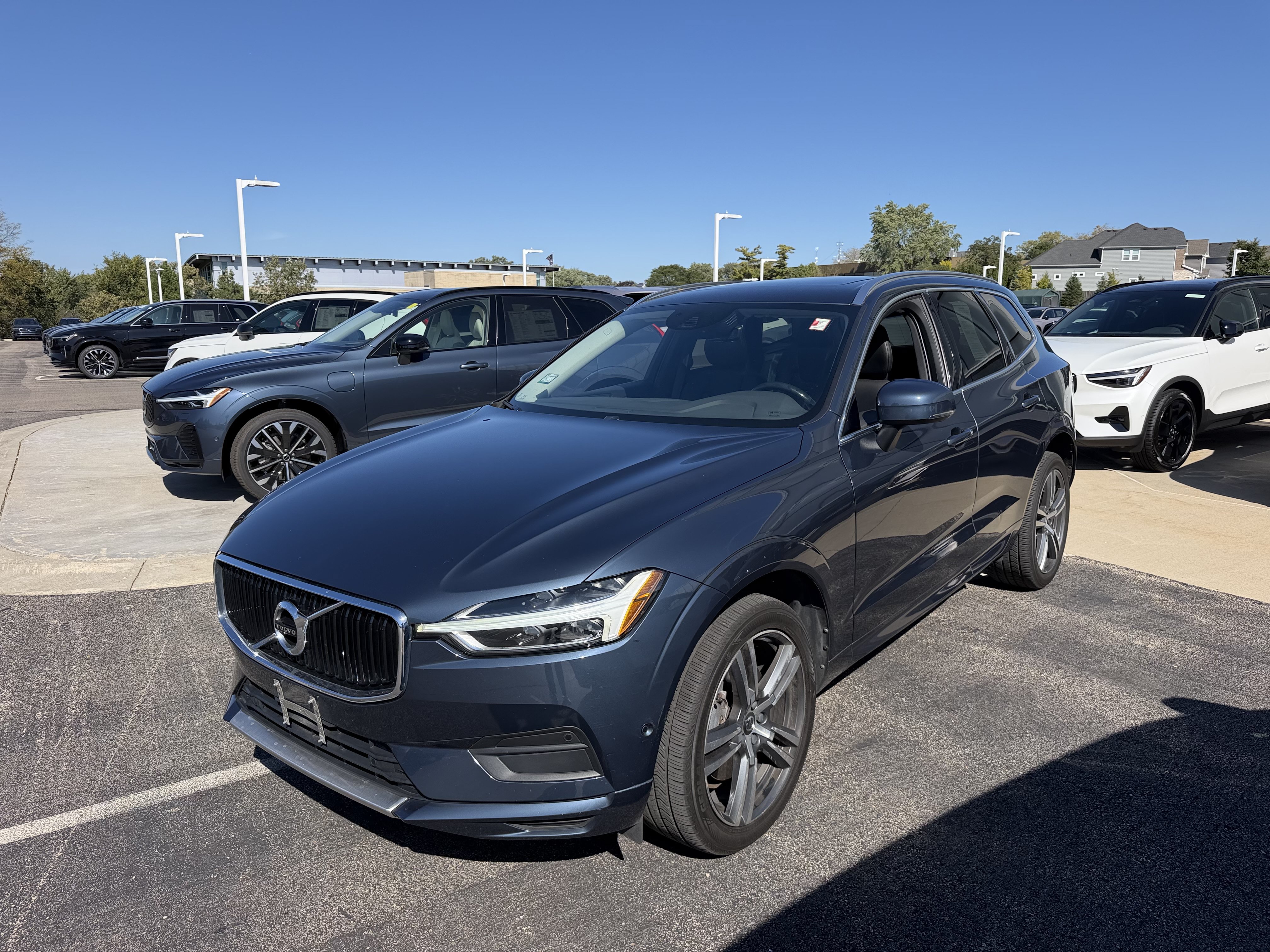 Used 2018 Volvo XC60 T6 Momentum w/ Convenience Package AWD/4WD image 6