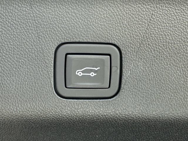 Used 2024 GMC Yukon Denali Ultimate AWD/4WD image 16