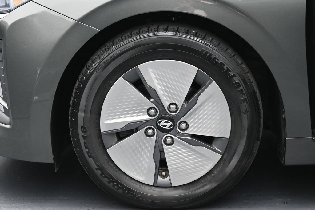 Used 2022 Hyundai Ioniq SE FWD image 25