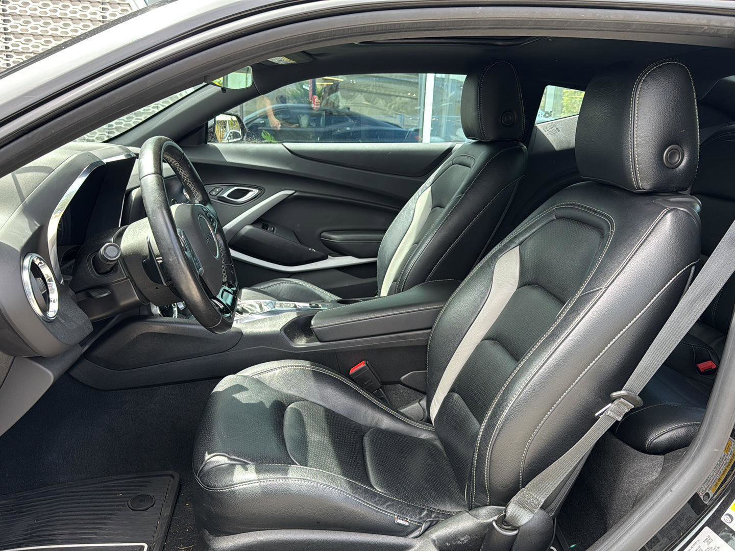 Used 2021 Chevrolet Camaro LT RWD image 11