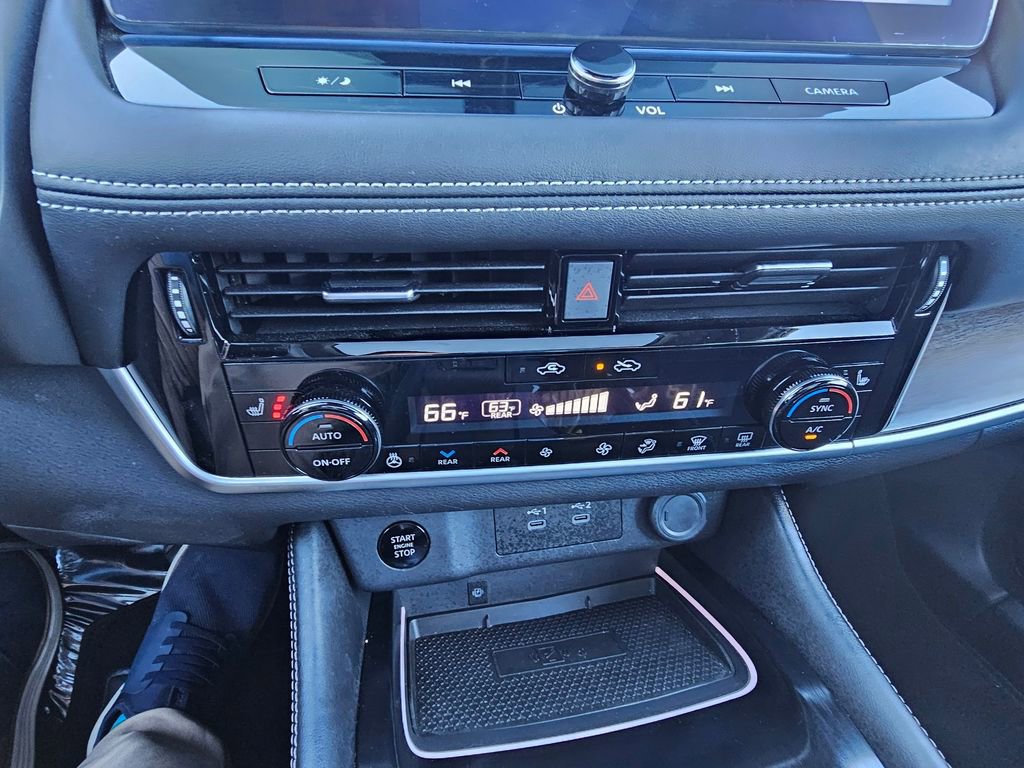 Used 2024 Nissan Rogue Platinum w/ Platinum Premium Package FWD image 31