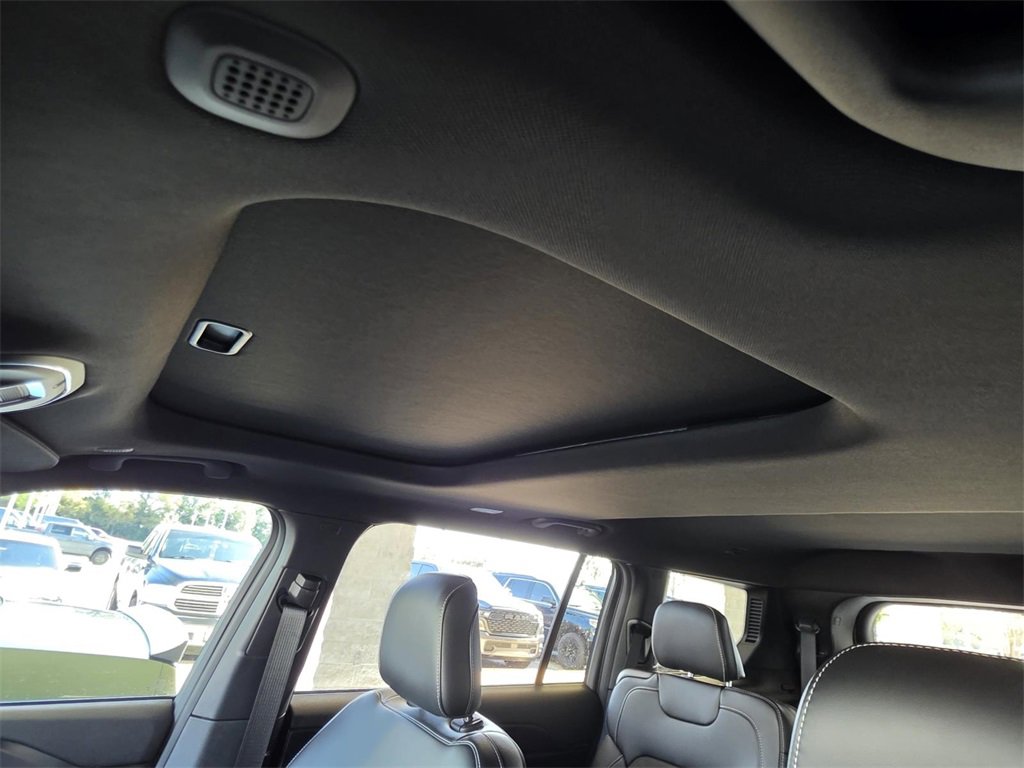 New 2025 Jeep Grand Cherokee L Altitude image 7