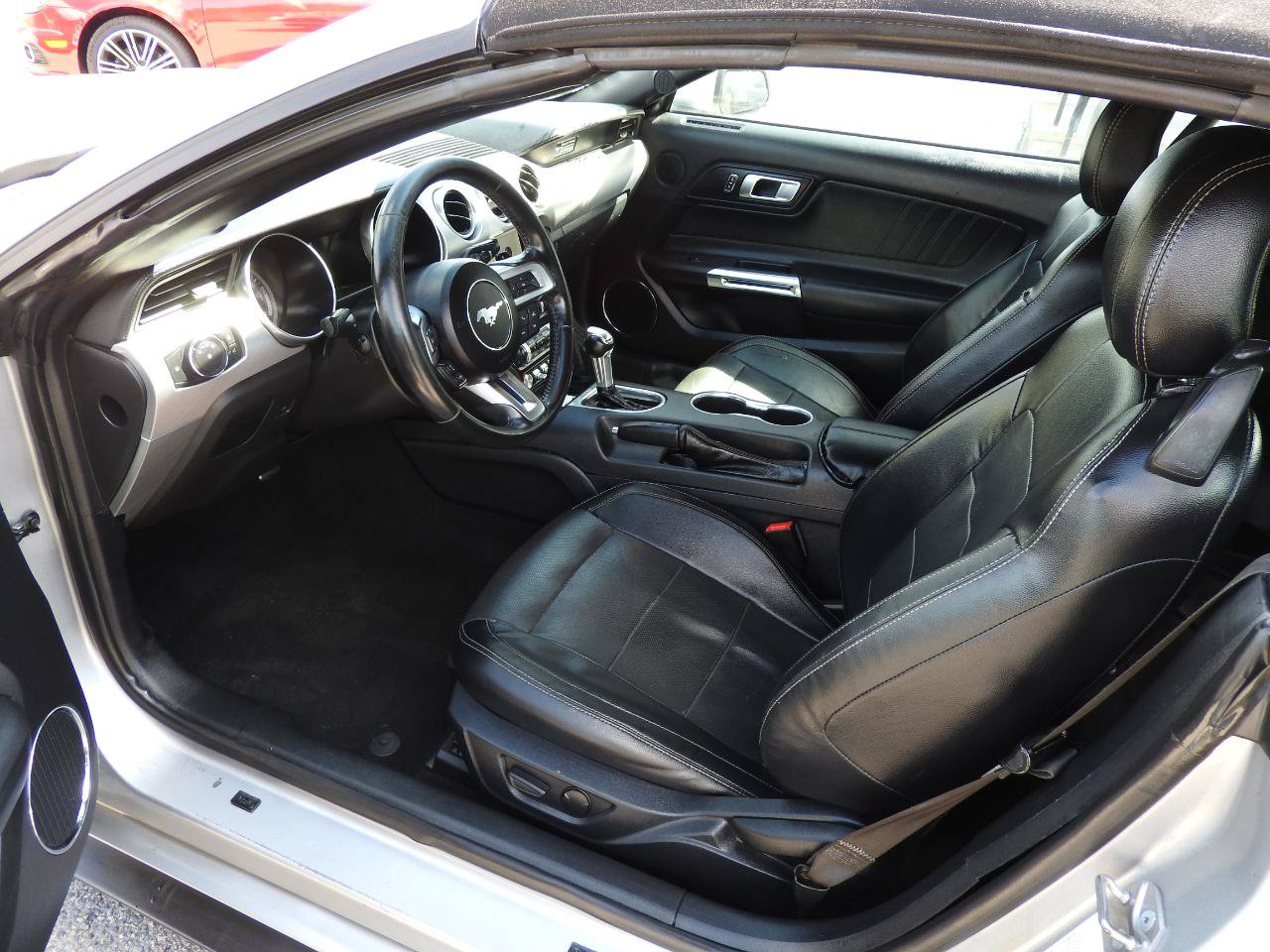 Used 2020 Ford Mustang Premium RWD image 8