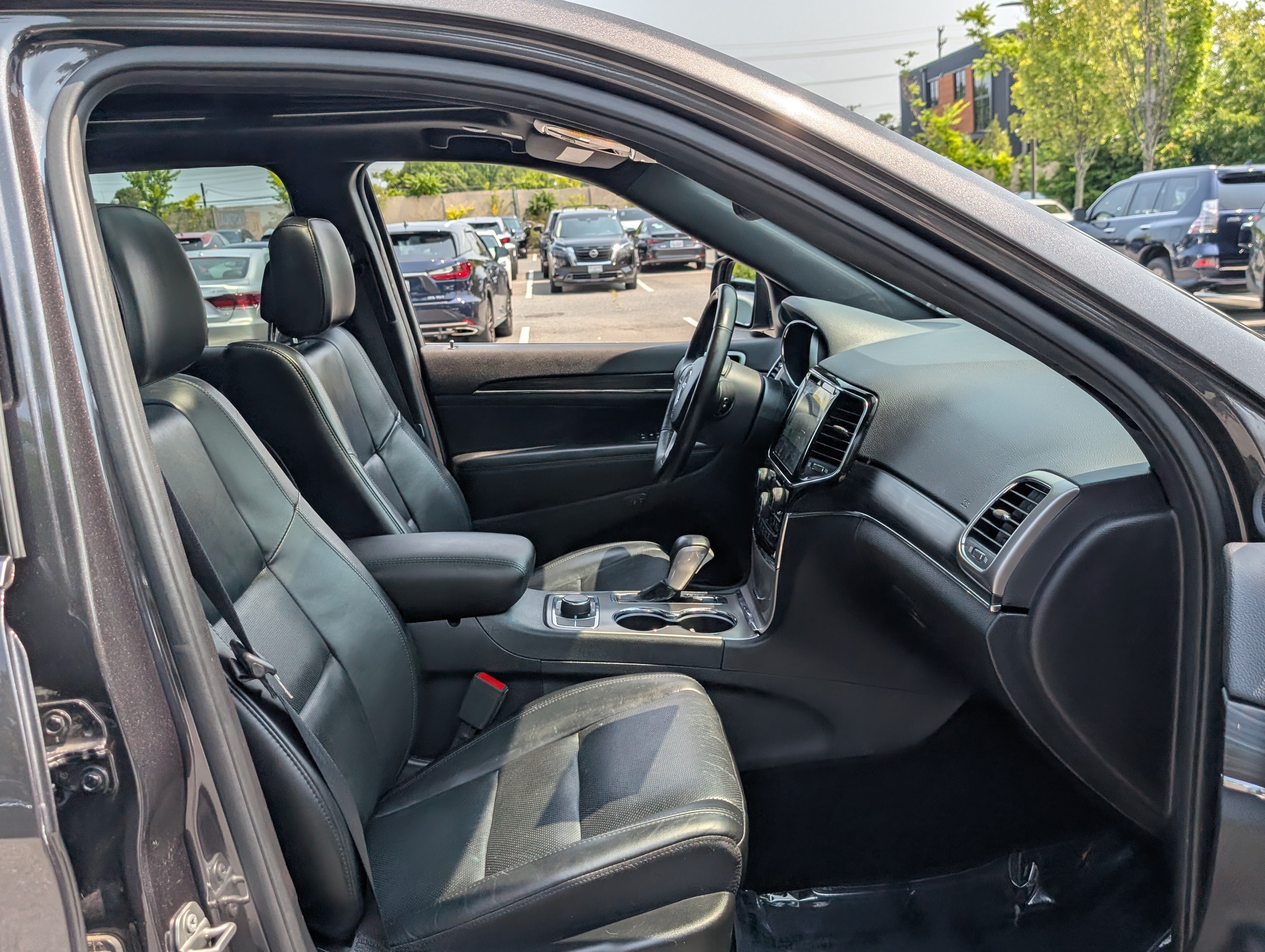 Used 2020 Jeep Grand Cherokee Limited w/ Luxury Group II AWD/4WD image 11