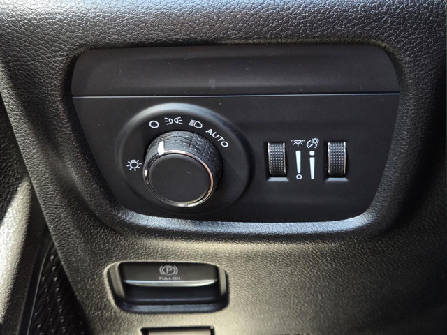 Used 2025 Jeep Grand Cherokee Altitude AWD/4WD image 18