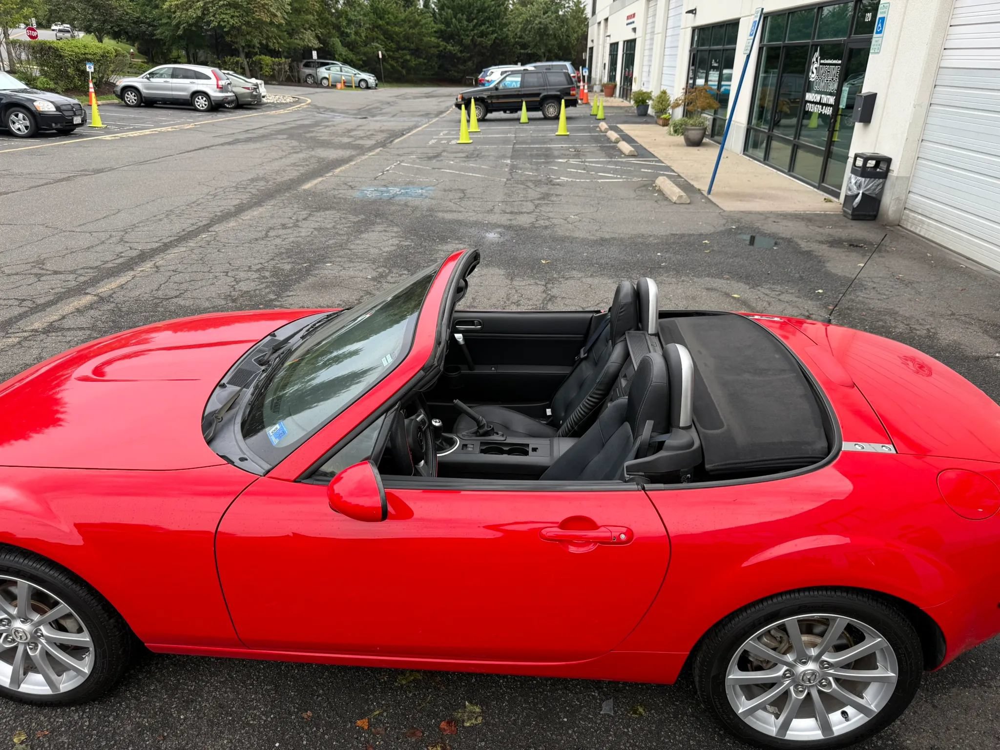 Used 2006 MAZDA MX-5 Miata Grand Touring w/ Premium Pkg RWD image 10