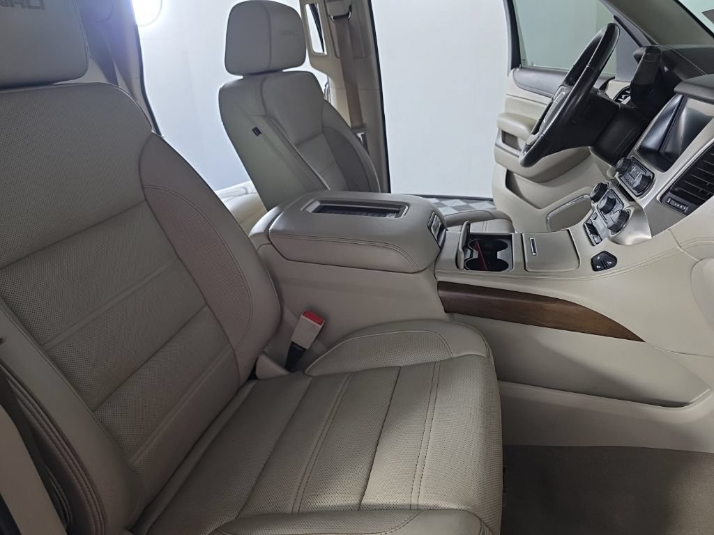 Used 2020 GMC Yukon Denali w/ Denali Premium Package AWD/4WD image 43
