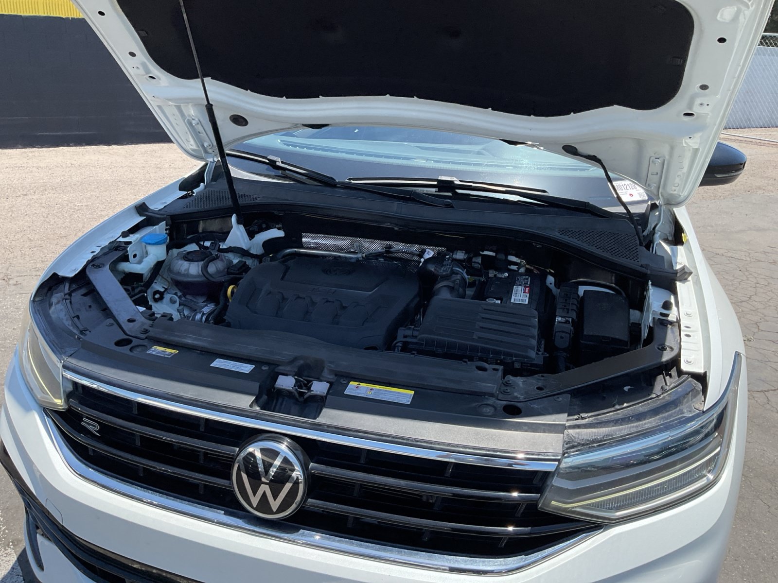 Used 2023 Volkswagen Tiguan SE R-Line FWD image 23