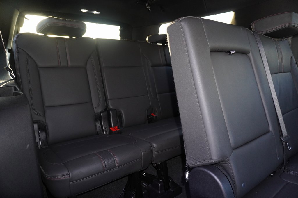Used 2025 Chevrolet Suburban RST image 11