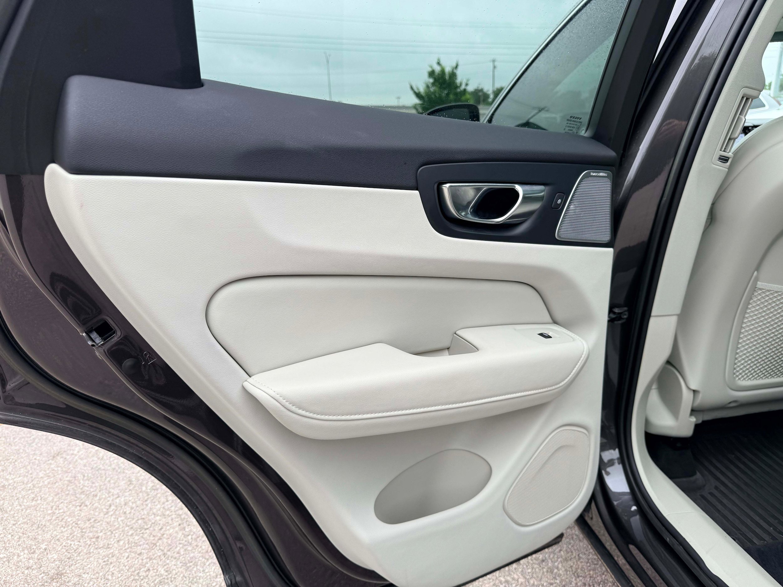 Certified 2023 Volvo XC60 B5 Ultimate w/ Protection Package Premier image 14