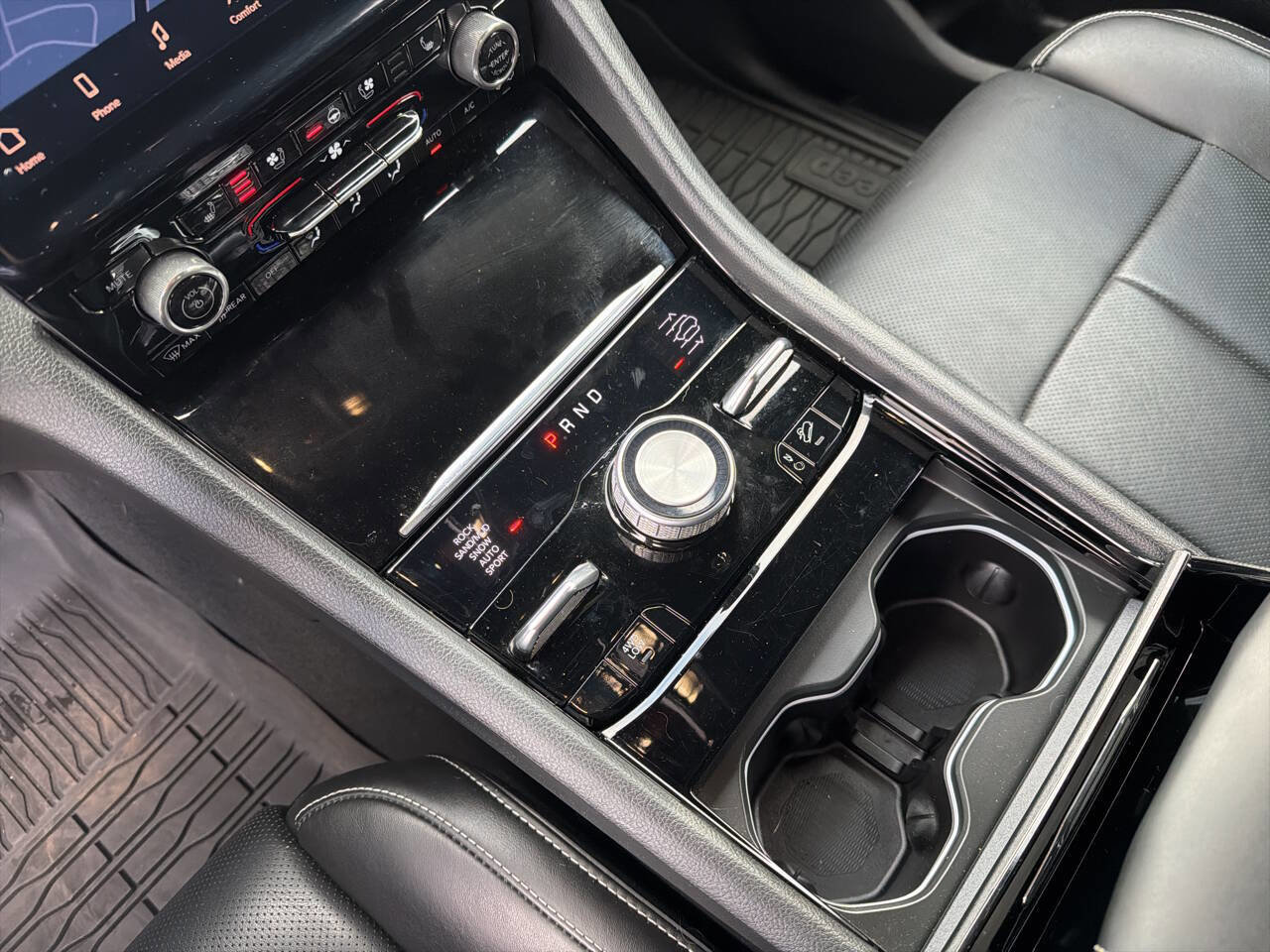 Used 2023 Jeep Grand Cherokee Overland w/ Luxury Tech Group IV image 40