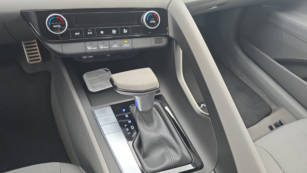 New 2026 Hyundai Elantra Sport FWD image 15