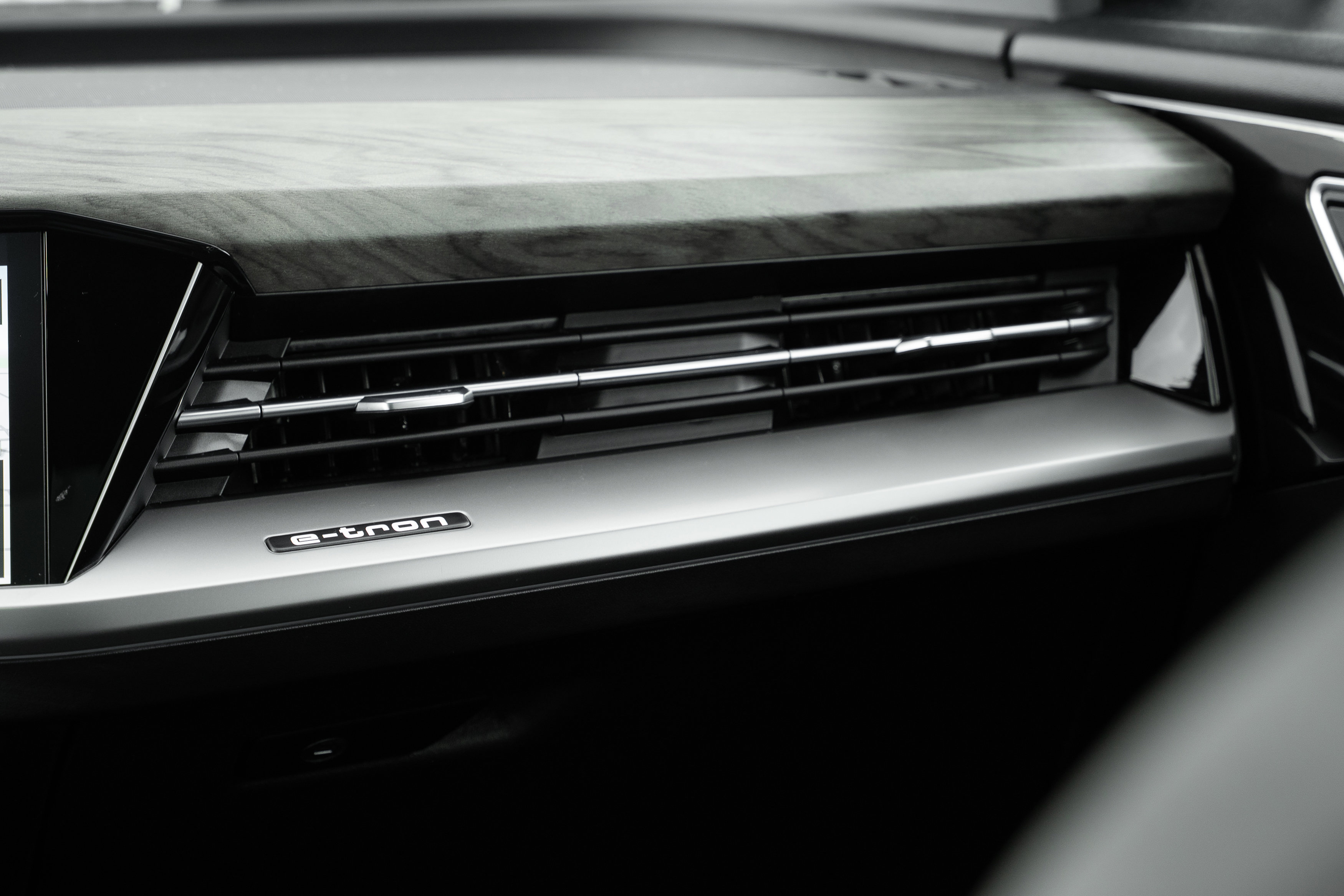 Certified 2023 Audi Q4 e-tron Prestige image 16