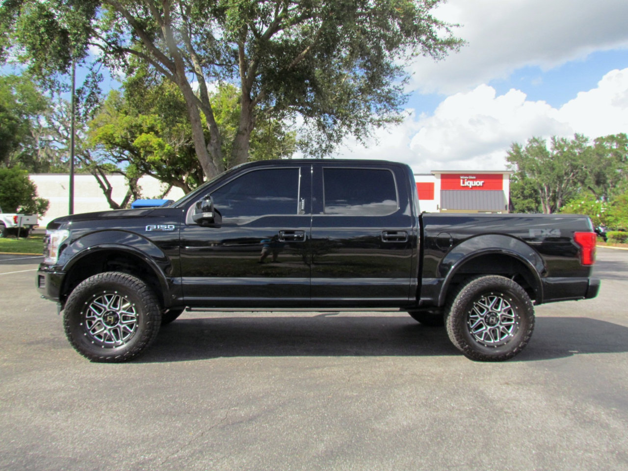 Used 2018 Ford F150 Lariat w/ Equipment Group 502A Luxury image 4