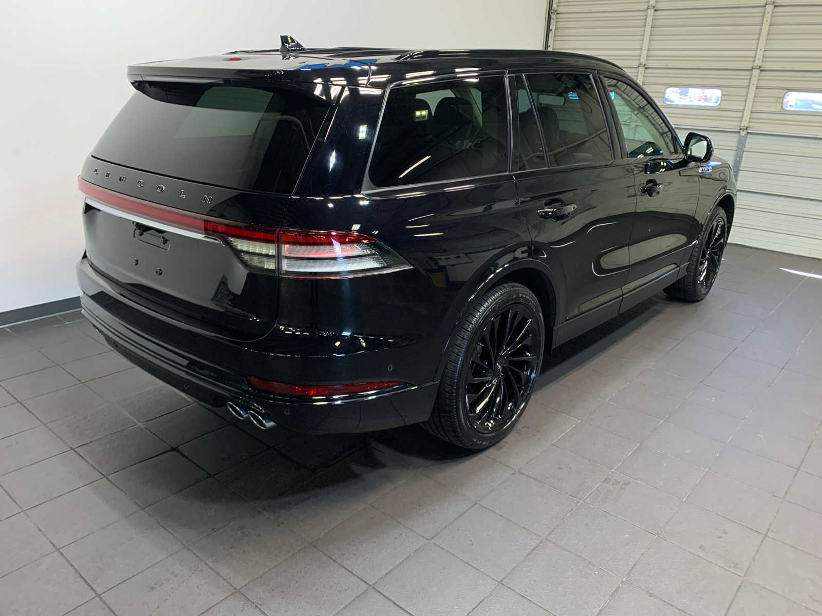 Used 2024 Lincoln Aviator Black Label w/ Jet Package AWD/4WD image 3