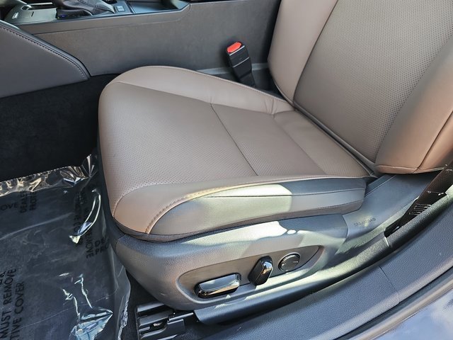 Certified 2025 Lexus ES 300h w/ Premium Package image 29