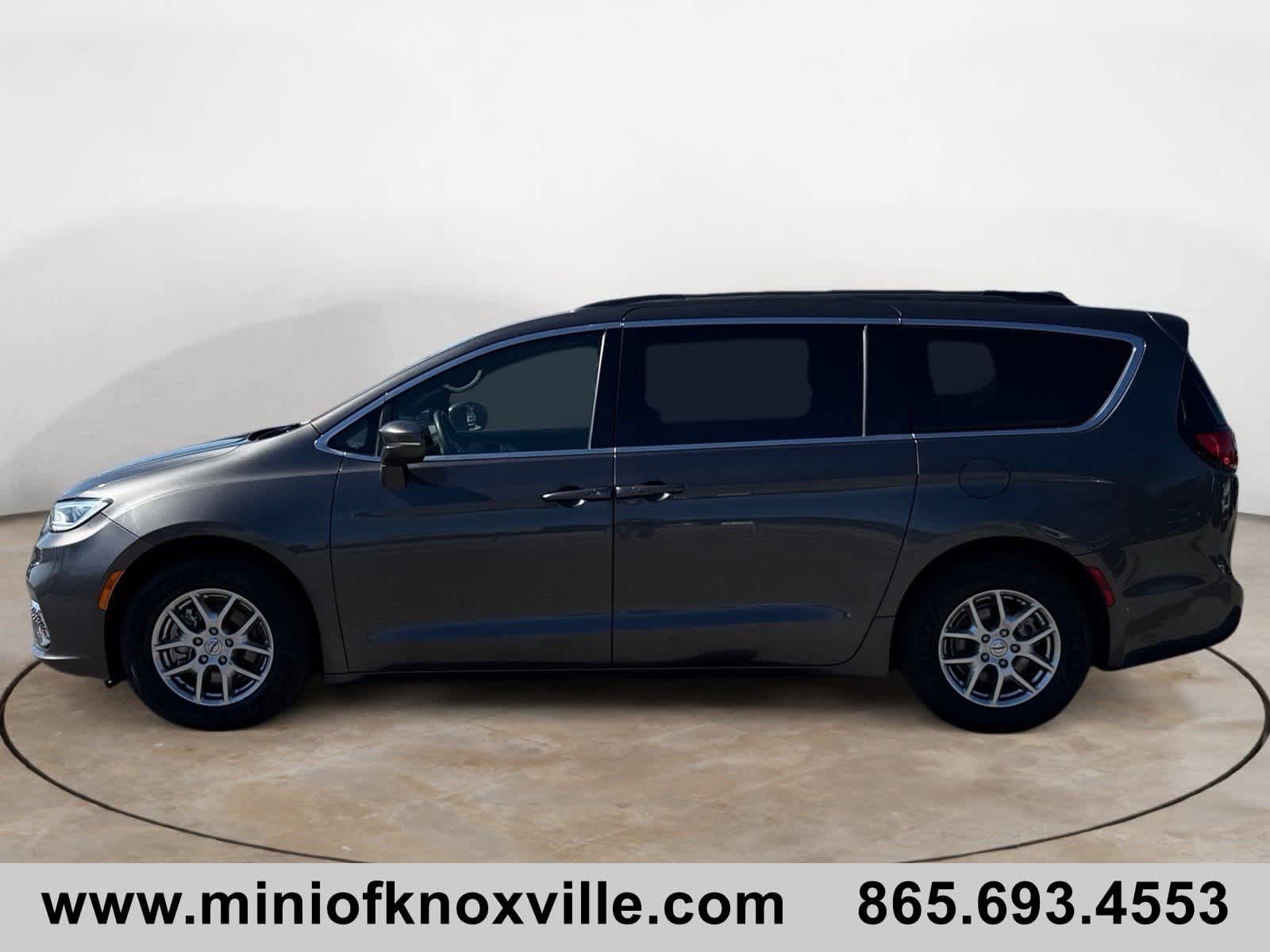 Used 2022 Chrysler Pacifica Touring image 6